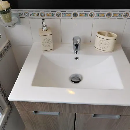 Rare Sunny Gem In Close To Airport Appartamento *